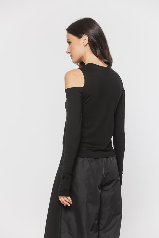 Dzianinowa czarna bluzka z odkrytymi ramionami - 3