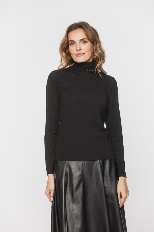 Dzianinowa czarna bluzka z ozdobnym półgolfem - 3