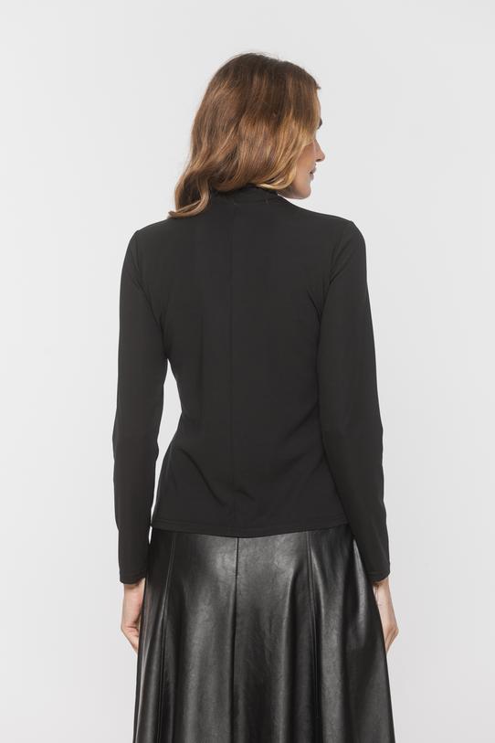 Dzianinowa czarna bluzka z ozdobnym półgolfem - 4