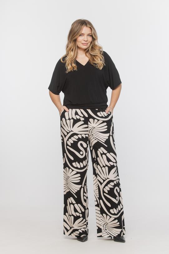 Wizualizacja Dzianinowa czarna bluzka ze ściągaczem w talii