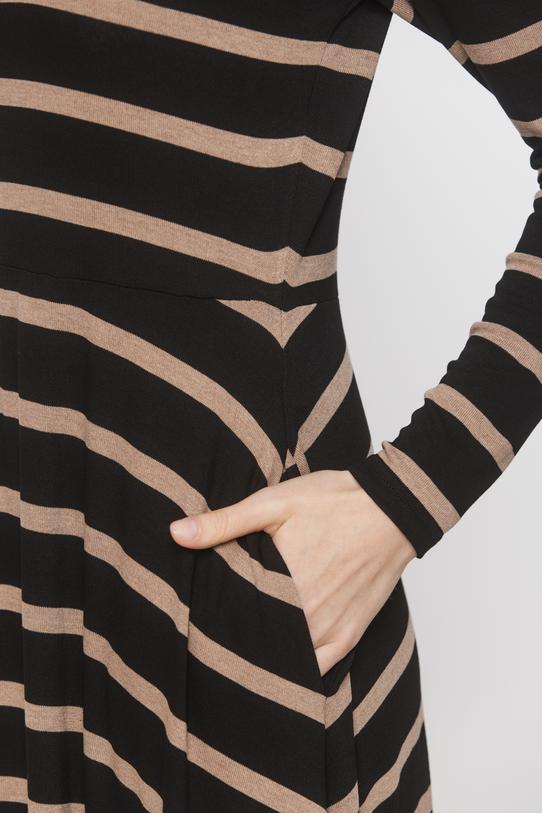 Dzianinowa jesienna sukienka w beżowe paski - 6