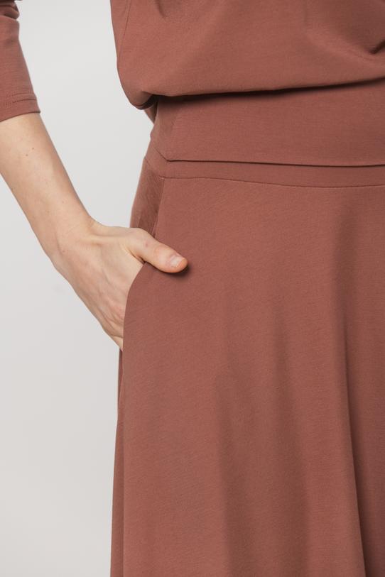 Dzianinowa rozkloszowana spódnica z wywijanym pasem - 3