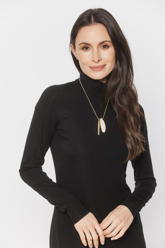 Dzianinowa sukienka w kolorze czarnym z półgolfem - 4