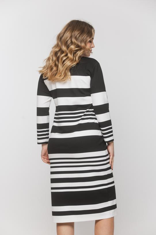 Dzianinowa sukienka w kontrastowe biało-czarne pasy - 3
