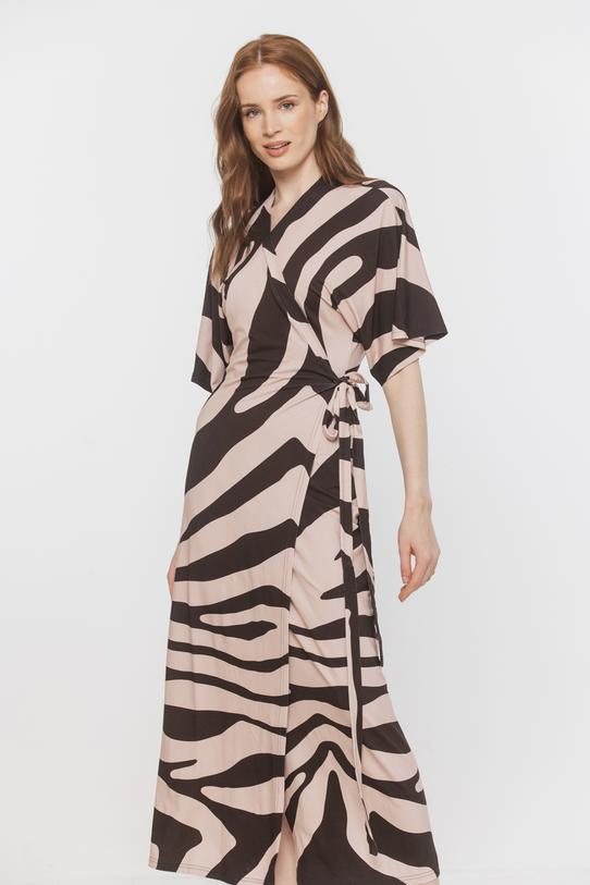 Dzianinowa sukienka z szerokim krótkim rękawem - 2