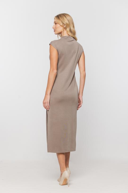 Dzianinowa sukienka ze stójką i kimonowym rękawkiem - 3