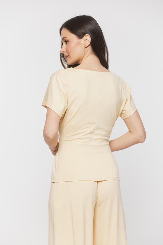 Dzianinowa żółta bluzka w eleganckim wydaniu - 3