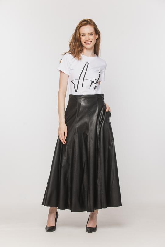 Dzianinowy biały t-shirt z czarnym nadrukiem - 1