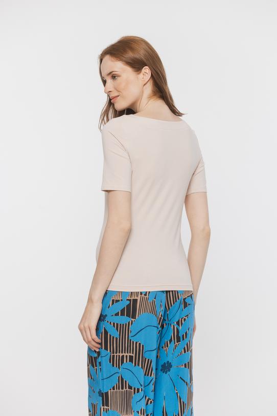 Elastyczna beżowa bluzka z krótkim rękawem - 4