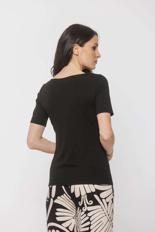 Elastyczna czarna bluzka z krótkim rękawem - 3