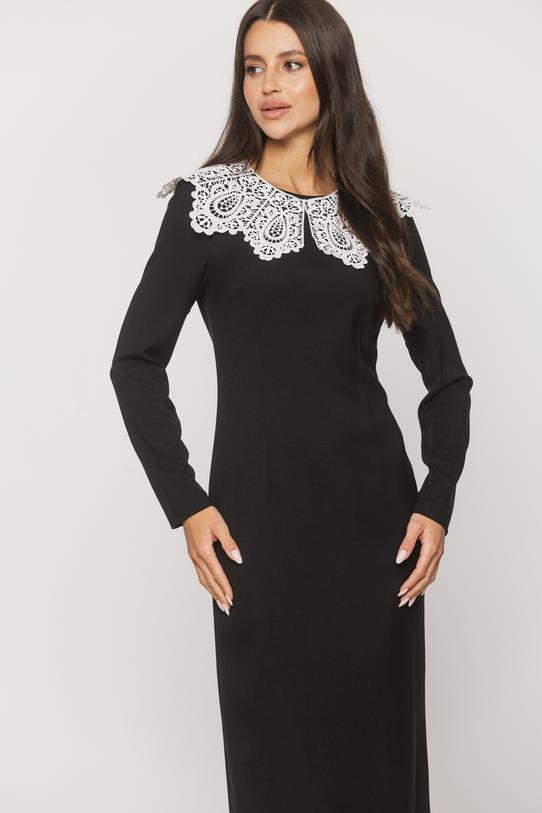 Elegancka czarna sukienka z efektownym koronkowym kołnierzem - 1