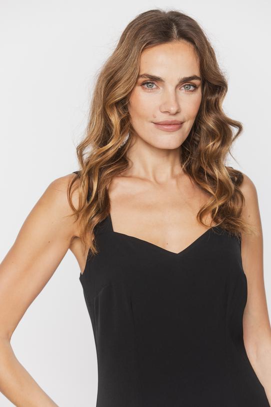 Elegancka dopasowana sukienka z romantycznym dekoltem - 4