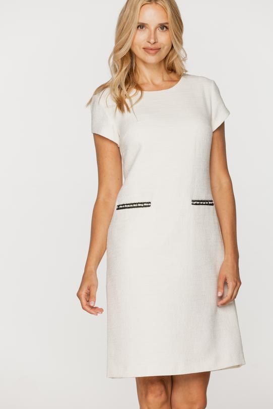 Elegancka sukienka z tkaniny typu chanel