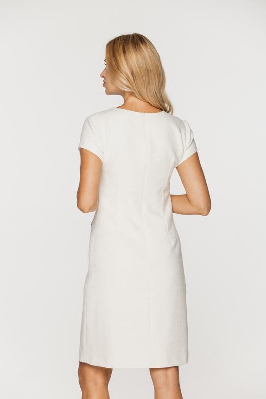 Elegancka sukienka z tkaniny typu chanel