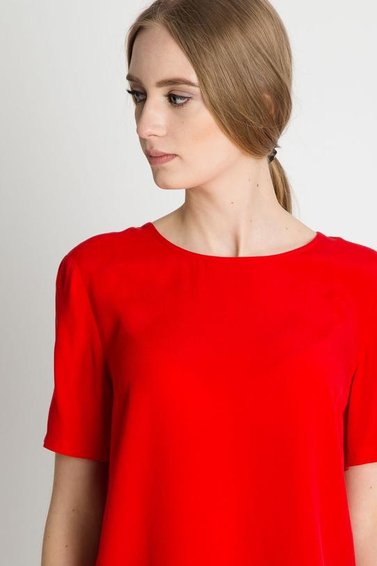 Elegancka czerwona bluzka z krótkim rękawem