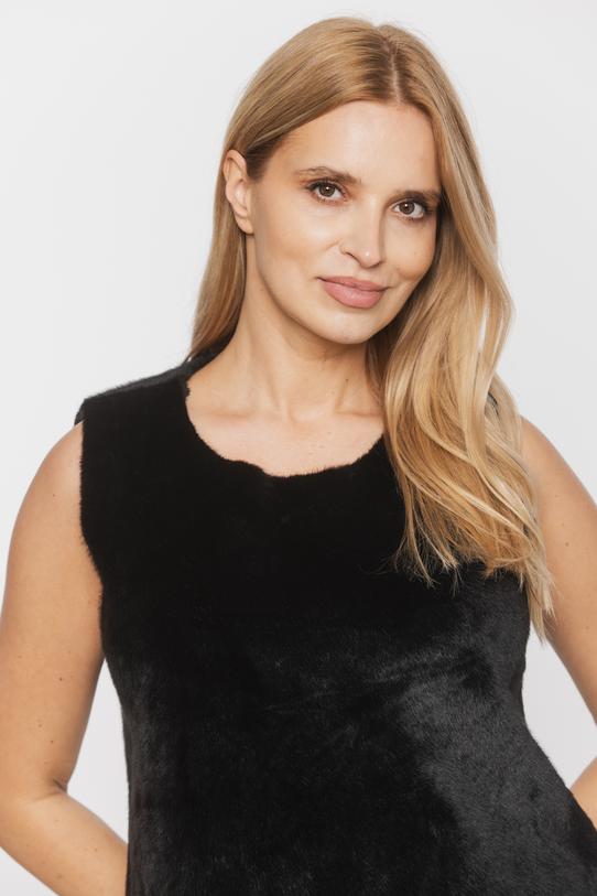 Futerkowa czarna bluzka bez rękawa - 4