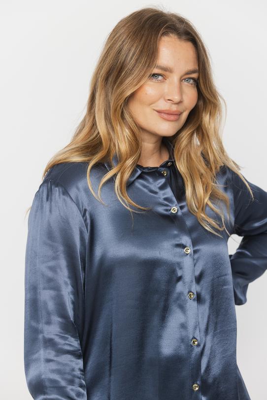 Granatowa koszula damska z wiskozowej satyny - 4