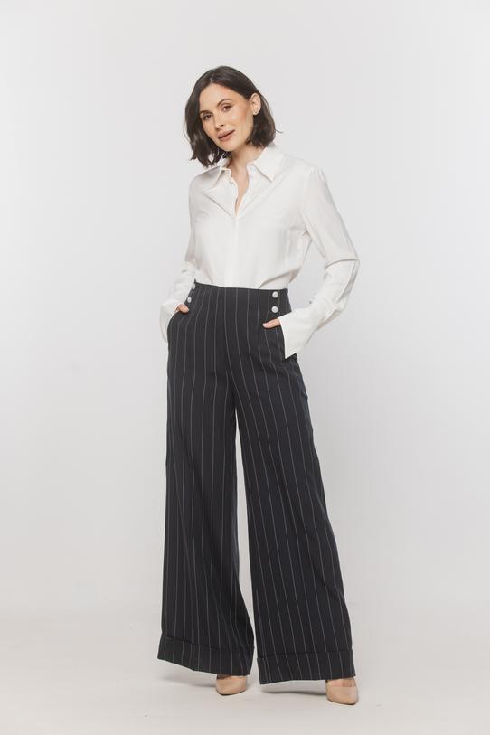 Wizualizacja Granatowe lekkie spodnie w delikatne paski