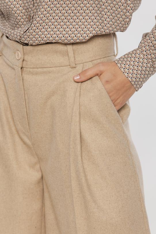 Klasyczne beżowe spodnie w kant z dodatkiem wełny - 4