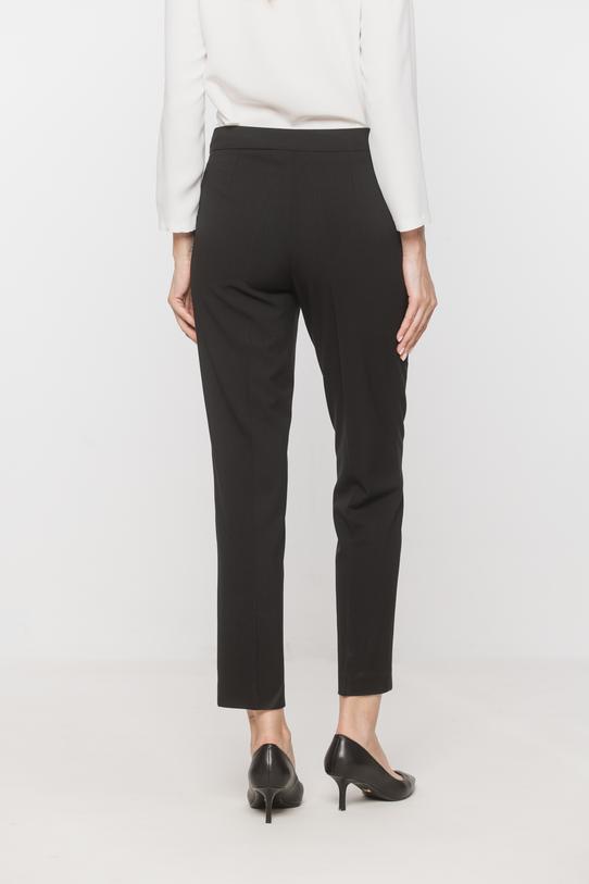 Klasyczne czarne spodnie w kant z gładkiej tkaniny - 5