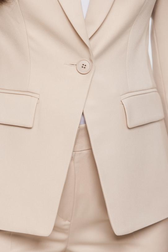 Klasyczny beżowy żakiet z zapięciem na jeden guzik - 5