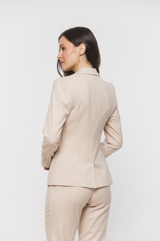 Klasyczny beżowy żakiet z zapięciem na jeden guzik - 6