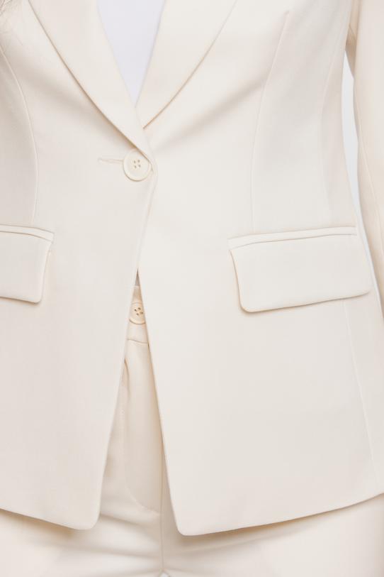 Klasyczny śmietankowy żakiet z zapięciem na jeden guzik - 7