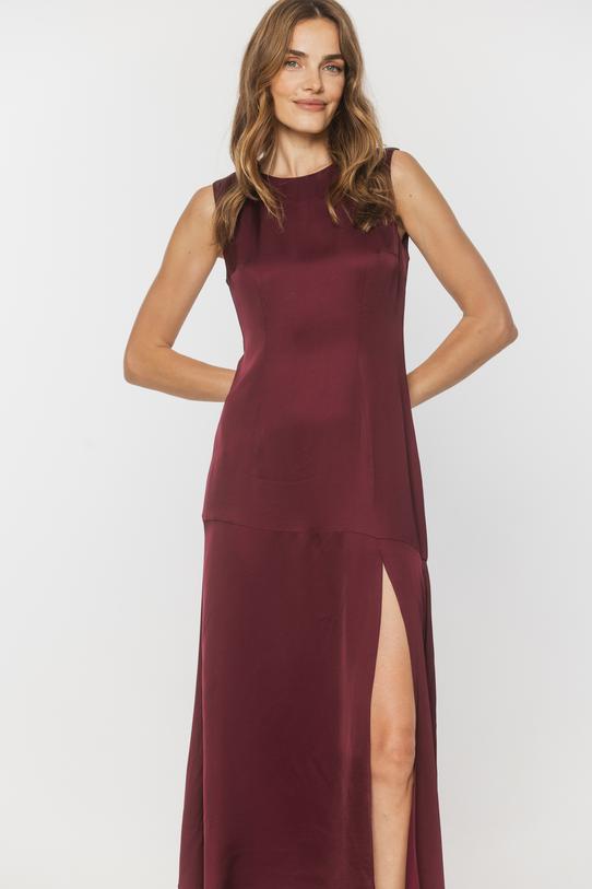 Kobieca długa sukienka z satynowej wiskozy w kolorze burgundowym - 2
