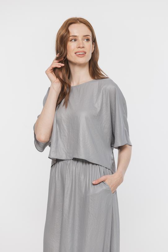 Short loose-fitting dress made of a slightly shiny lightweight fabric - 2