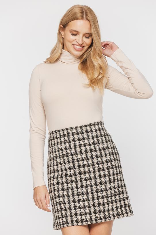 Short skirt made of thick fabric in the Chanel style - 2