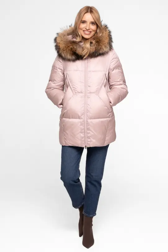 Wizualizacja Jasnoróżowa krótka kurtka z naturalnym wypełnieniem