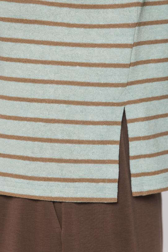 Lekki seledynowy sweterek w brązowe paski - 5