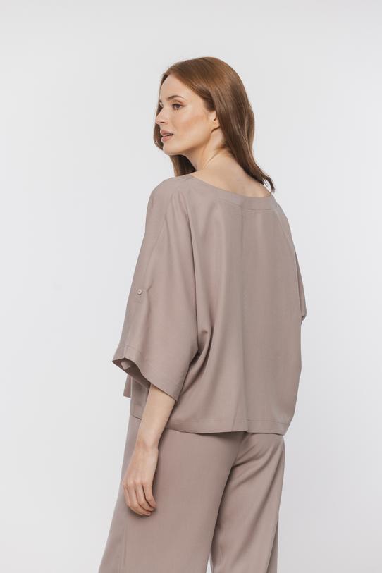 Przewiewna beżowa bluzka z tencelu  o luźnym kroju - 3