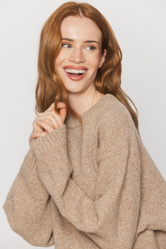 Luźny beżowy sweter z wełny i jedwabiu - 4