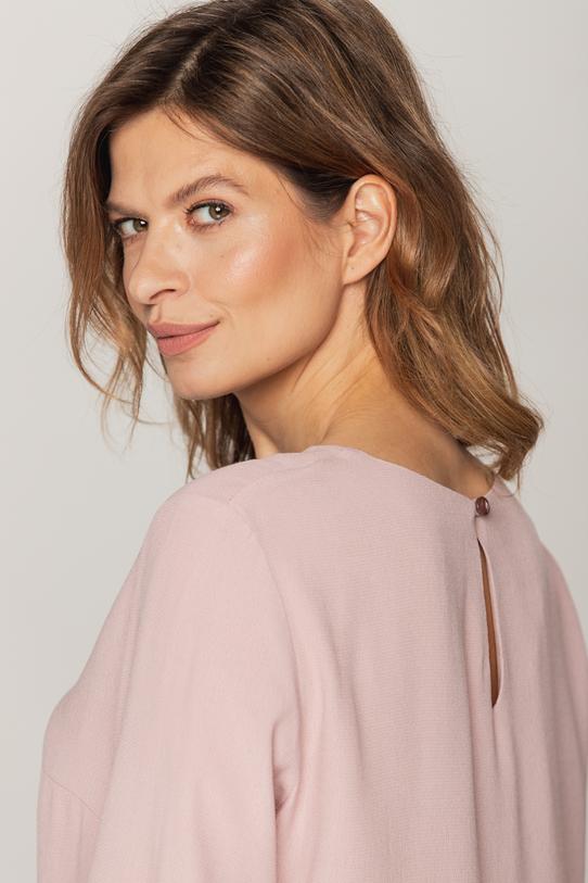 Minimalistyczna pudrowa bluzka