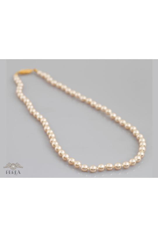 Krótki elegancki naszyjnik z beżowych perełek - 1