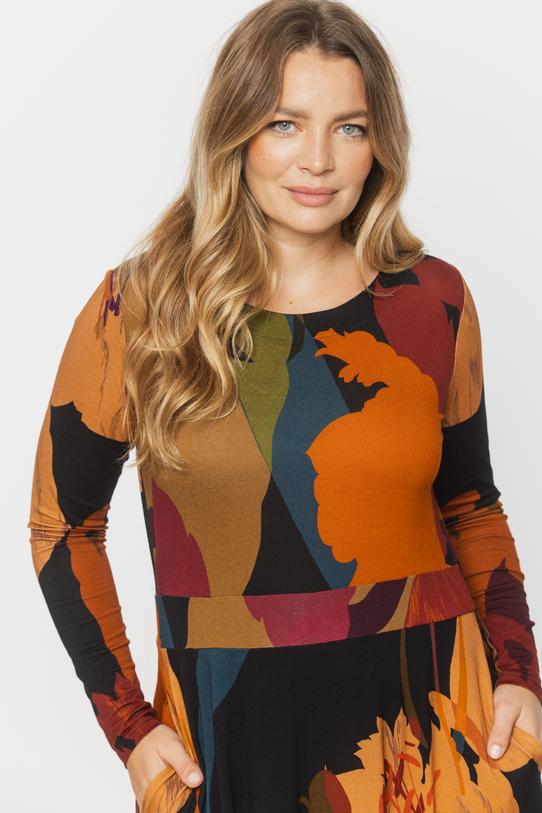 Odcinana w talii dzianinowa sukienka z długim rękawem - 4