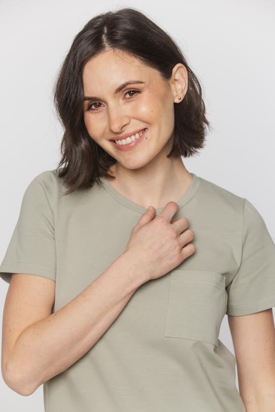 Oliwkowy bawełniany t-shirt z kieszonką - 4