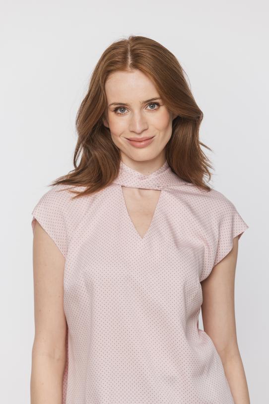 Pastelowa bluzka z w delikatne szare groszki - 3