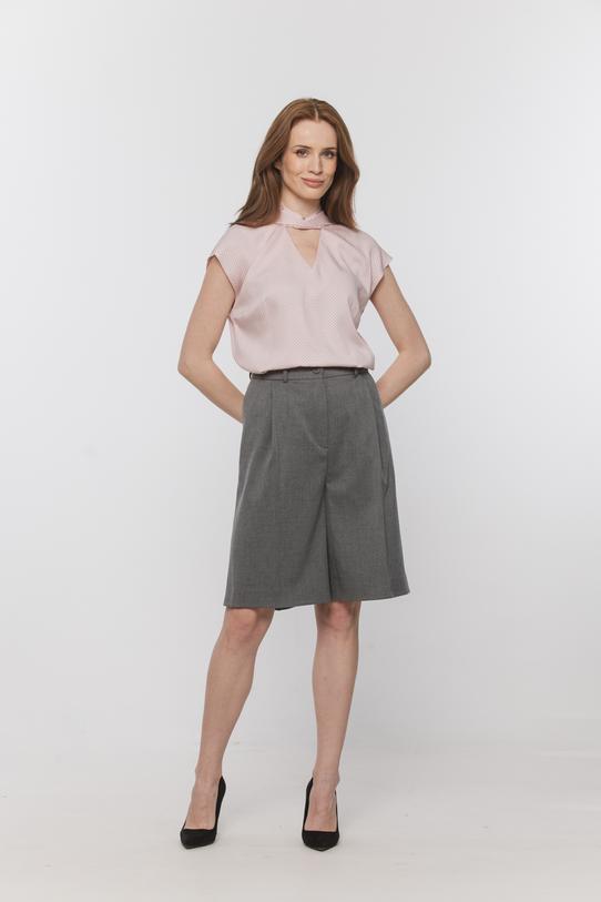 Wizualizacja Pastelowa bluzka z w delikatne szare groszki