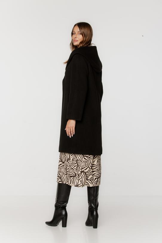 Ocieplany czarny płaszcz z wełną o fakturze jodełki - 1