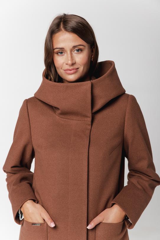 Karmelowy ocieplany płaszcz ze stójką i  kapturem - 2