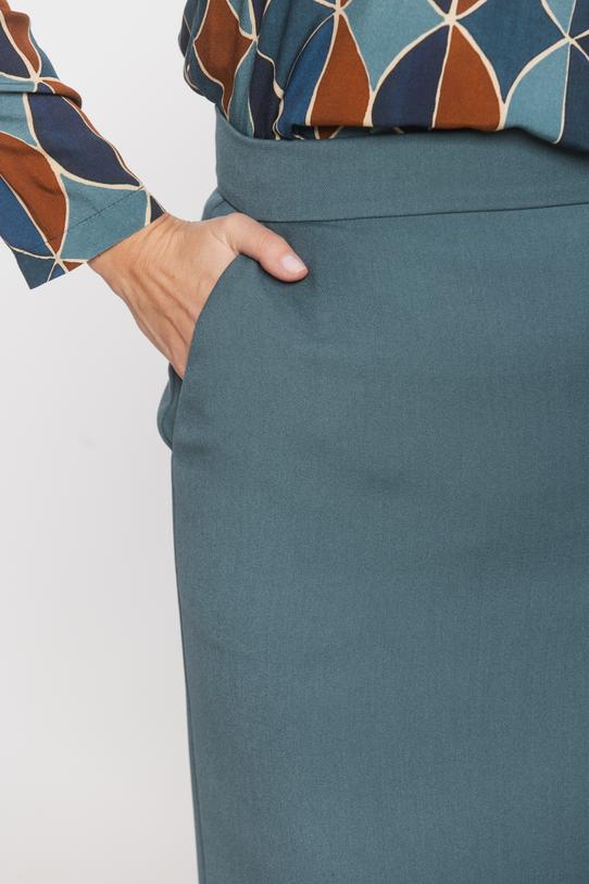 Prosta spódnica za kolano w odcieniu szałwiowym z rozporkiem - 5