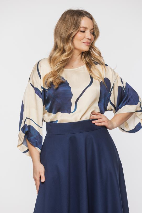Lightweight satin blouse with a relaxed cut - 3