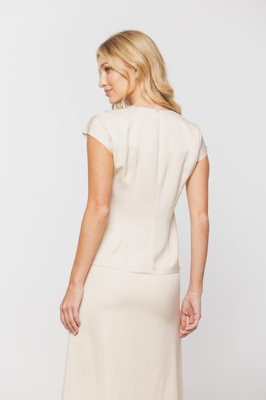 Satynowa wizytowa bluzka ze złotą broszką - 3