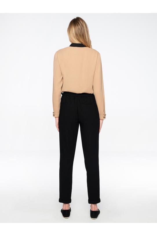 Black pants with darts in a loose fit - 3