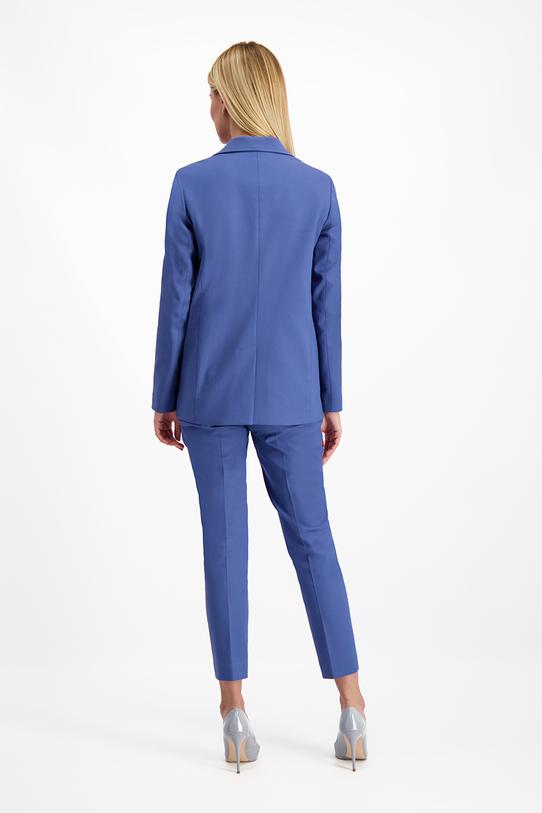 Niebieskie spodnie o ponadczasowym kroju - 4