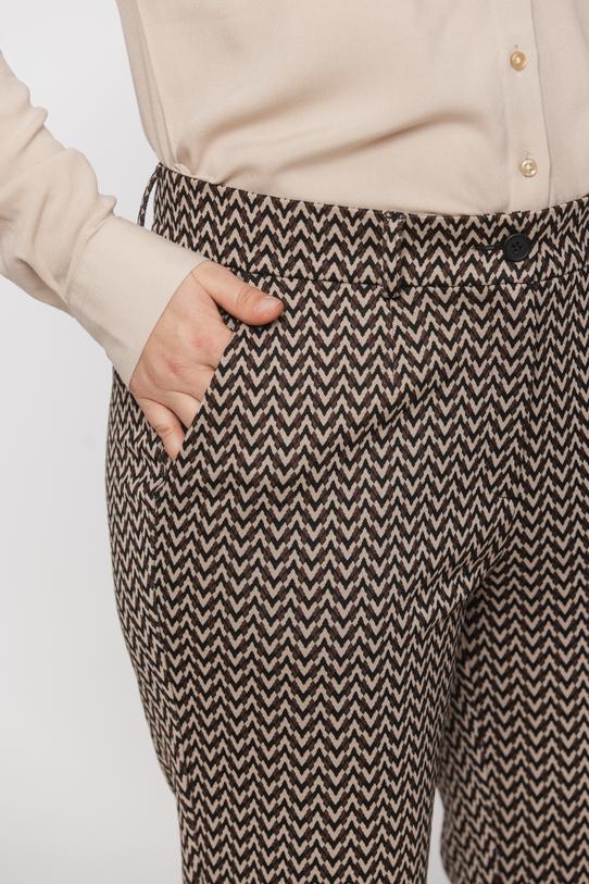 Spodnie dzwony w kant z wzorzystej dzianiny - 4