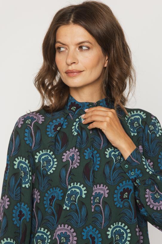 Stylowa ciemnozielona bluzka ze stójką i bufiastymi rękawami - 4