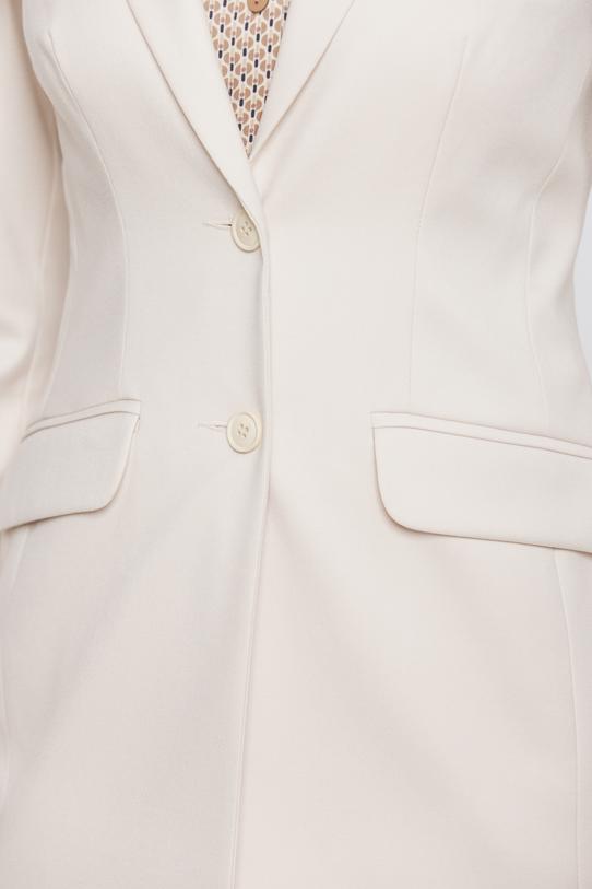 Stylowy beżowy żakiet z kieszeniami o wydłużonym kroju - 5